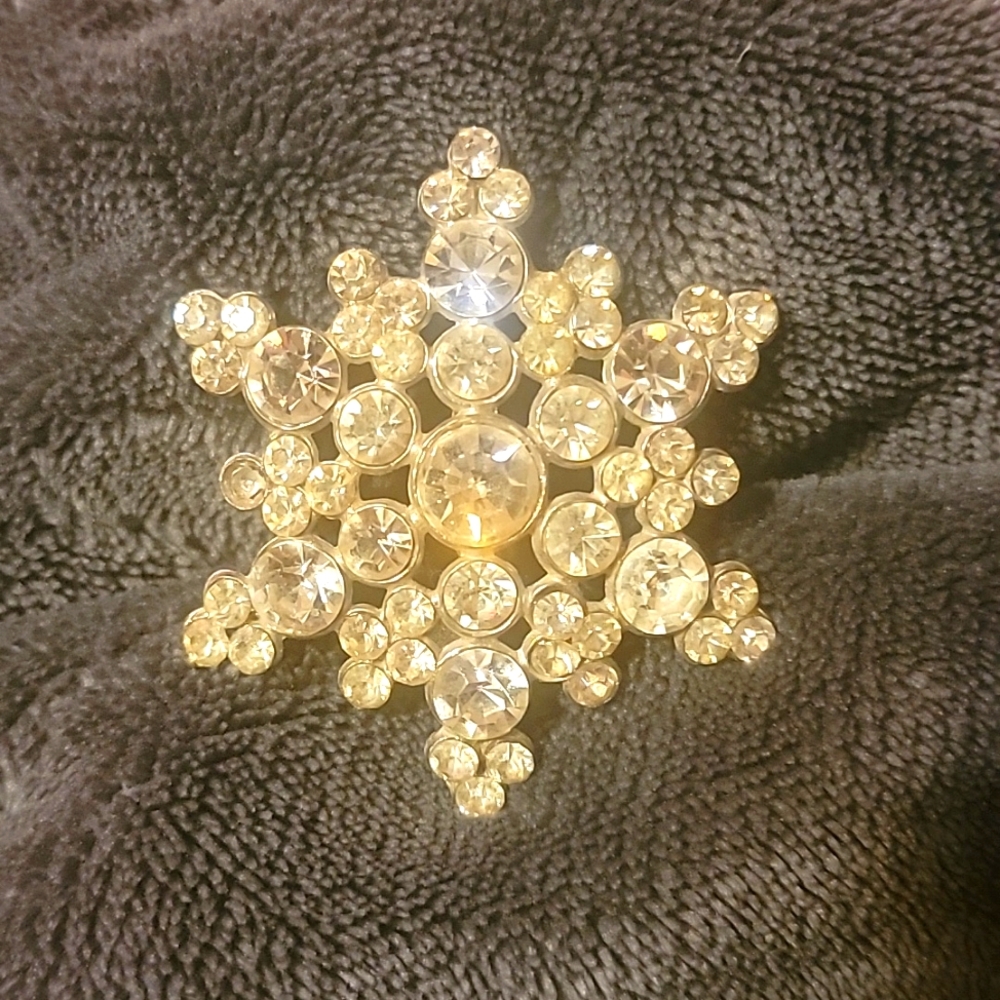 Crystal snowflake brooch